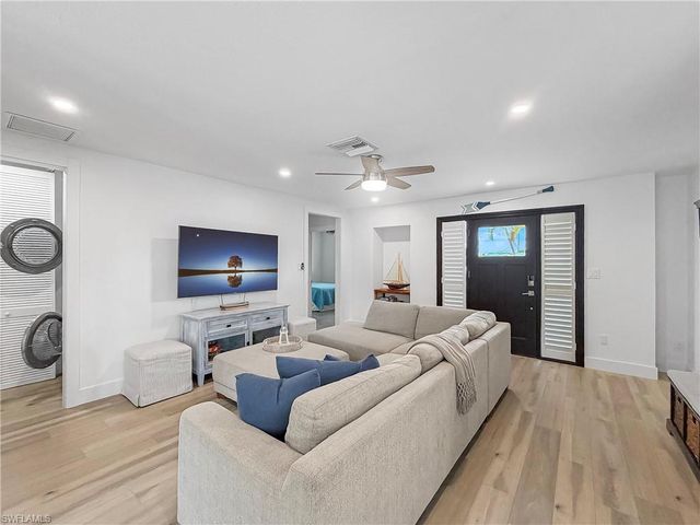 1265 Pompei LN, Naples, FL 34103