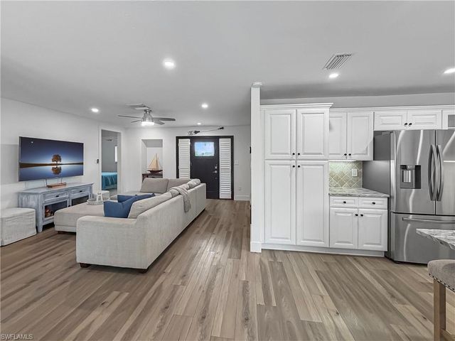 1265 Pompei LN, Naples, FL 34103