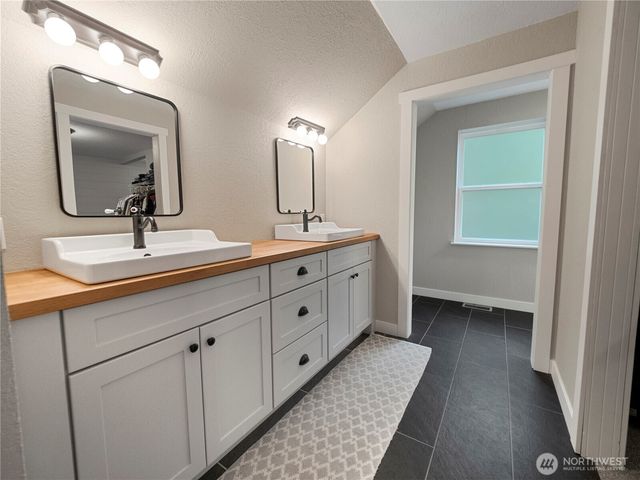 27721 SE 468th Street, Enumclaw, WA 98022