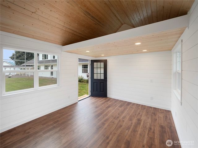 27721 SE 468th Street, Enumclaw, WA 98022
