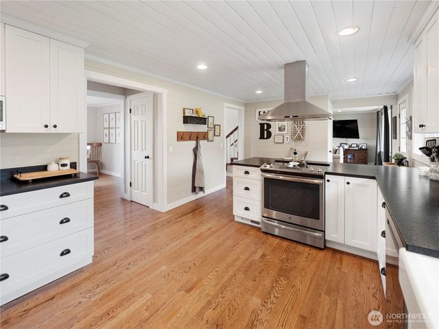 27721 SE 468th Street, Enumclaw, WA 98022