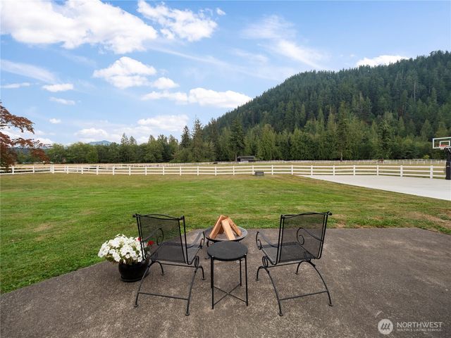 27721 SE 468th Street, Enumclaw, WA 98022