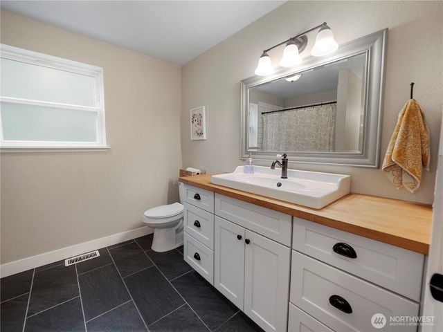 27721 SE 468th Street, Enumclaw, WA 98022