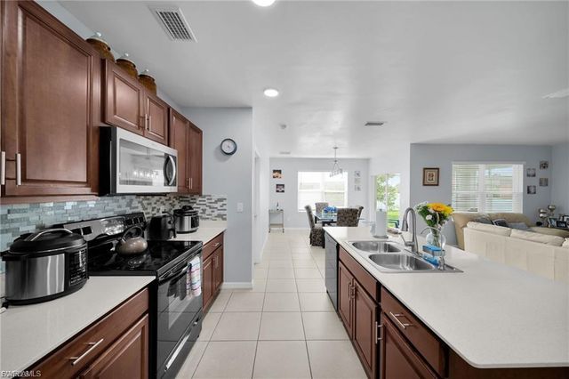 2620 SW 3rd PL, Cape Coral, FL 33914