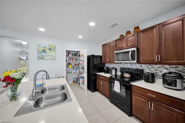 2620 SW 3rd PL, Cape Coral, FL 33914