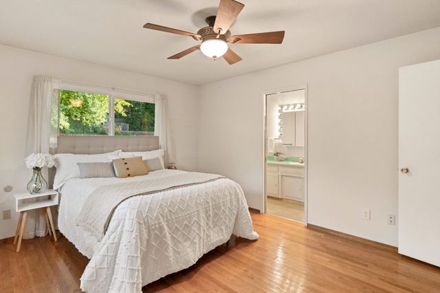 9842 Valley Pines Dr, Folsom, CA 95630