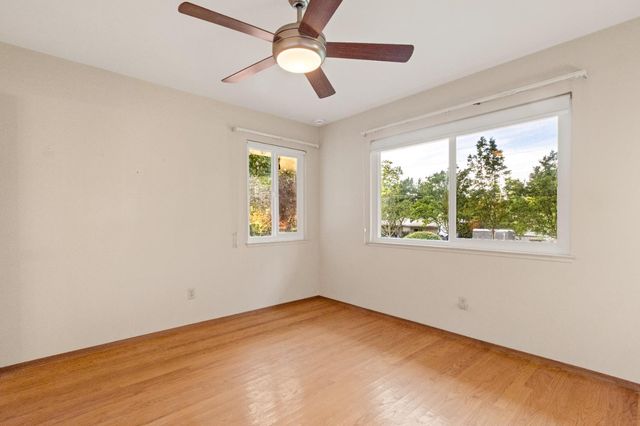 9842 Valley Pines Dr, Folsom, CA 95630