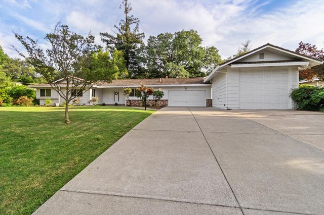 9842 Valley Pines Dr, Folsom, CA 95630