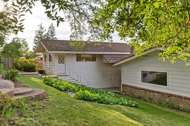 9842 Valley Pines Dr, Folsom, CA 95630