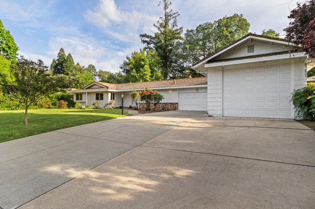 9842 Valley Pines Dr, Folsom, CA 95630