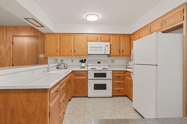 9842 Valley Pines Dr, Folsom, CA 95630