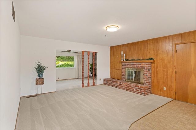 9842 Valley Pines Dr, Folsom, CA 95630