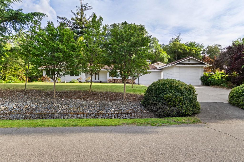 9842 Valley Pines Dr, Folsom, CA 95630