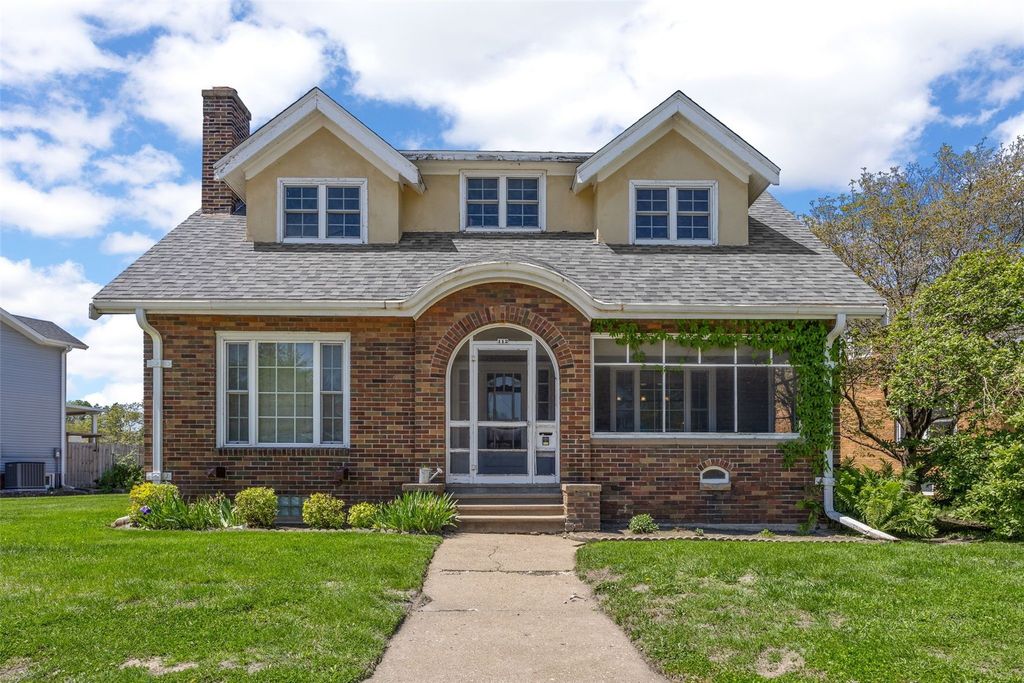 112 Bowling Street SW, Cedar Rapids, IA 52404