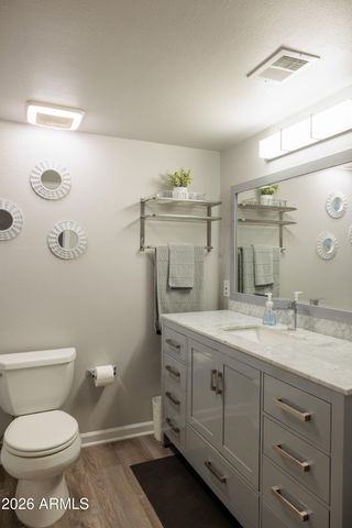 2526 E JOHN CABOT Road, Phoenix, AZ 85032