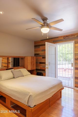 2526 E JOHN CABOT Road, Phoenix, AZ 85032