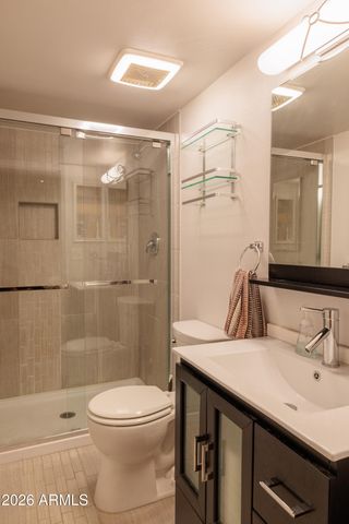 2526 E JOHN CABOT Road, Phoenix, AZ 85032