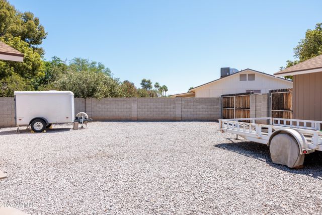 2526 E JOHN CABOT Road, Phoenix, AZ 85032