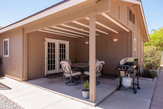 2526 E JOHN CABOT Road, Phoenix, AZ 85032