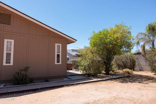 2526 E JOHN CABOT Road, Phoenix, AZ 85032