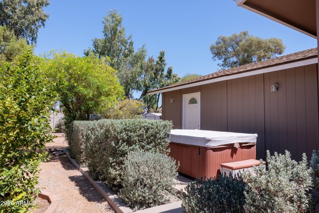 2526 E JOHN CABOT Road, Phoenix, AZ 85032