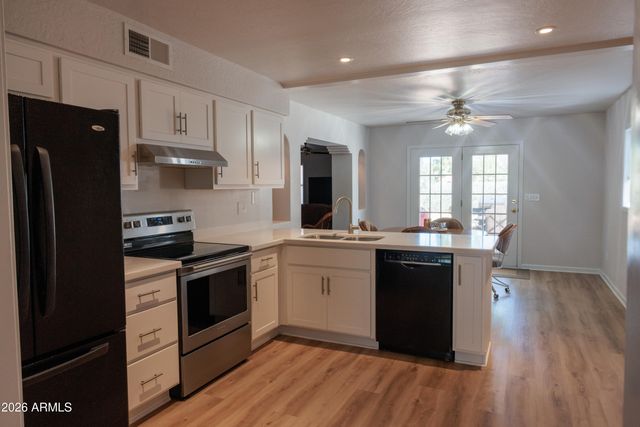 2526 E JOHN CABOT Road, Phoenix, AZ 85032