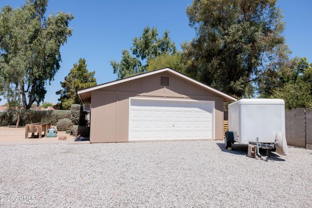 2526 E JOHN CABOT Road, Phoenix, AZ 85032