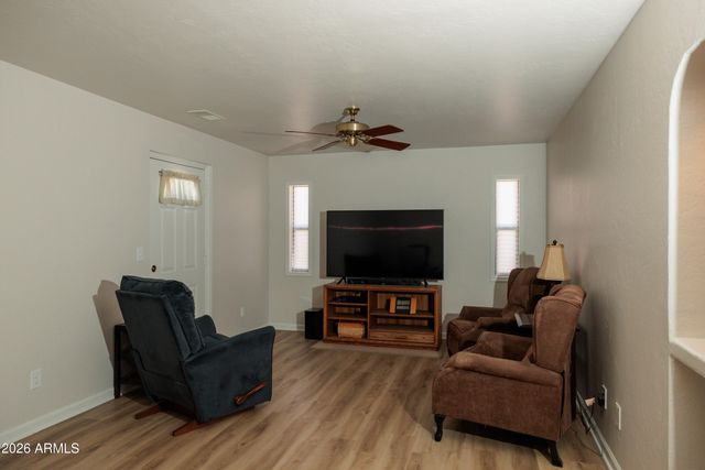 2526 E JOHN CABOT Road, Phoenix, AZ 85032