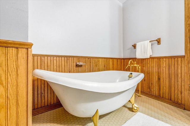 31005 Elm Street, Lindstrom, MN 55045