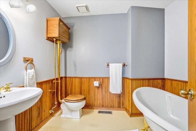 31005 Elm Street, Lindstrom, MN 55045