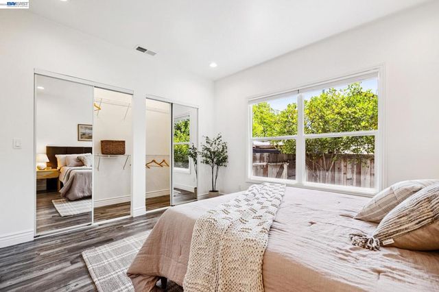 1519 Saint Charles St, Alameda, CA 94501