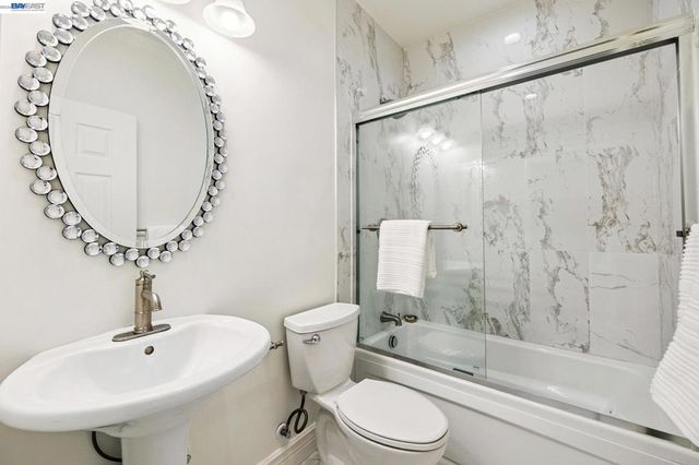 1519 Saint Charles St, Alameda, CA 94501