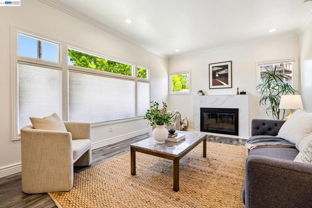 1519 Saint Charles St, Alameda, CA 94501