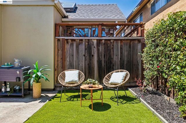 1519 Saint Charles St, Alameda, CA 94501