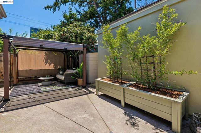 1519 Saint Charles St, Alameda, CA 94501