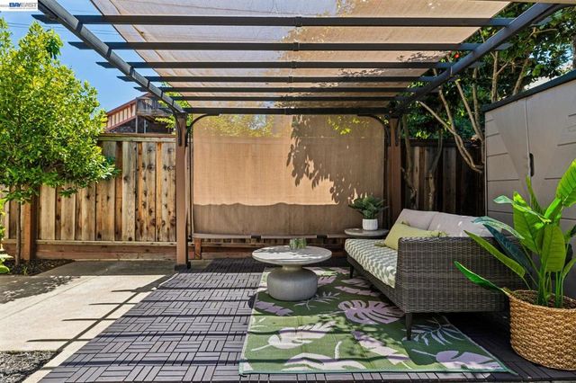 1519 Saint Charles St, Alameda, CA 94501