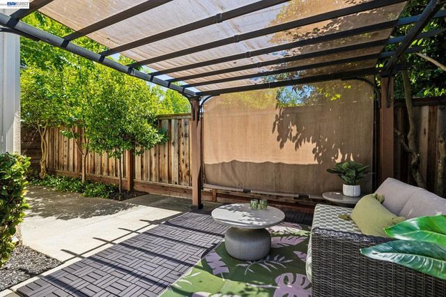 1519 Saint Charles St, Alameda, CA 94501