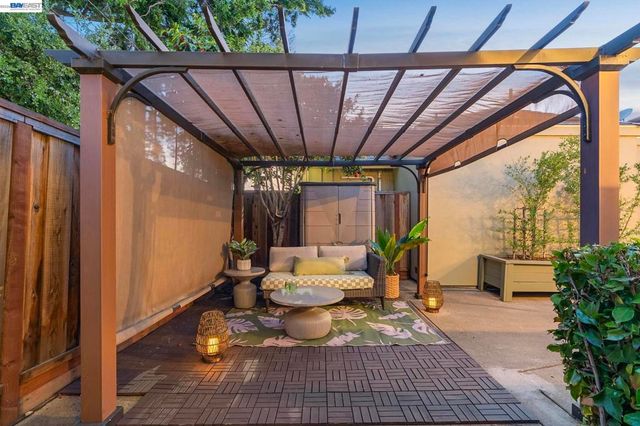 1519 Saint Charles St, Alameda, CA 94501
