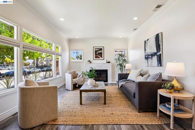 1519 Saint Charles St, Alameda, CA 94501
