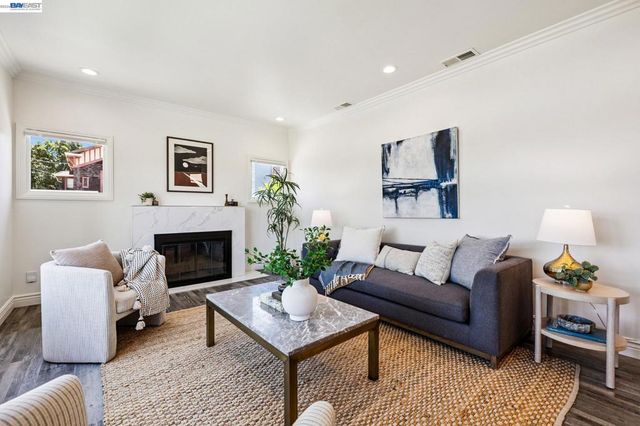 1519 Saint Charles St, Alameda, CA 94501