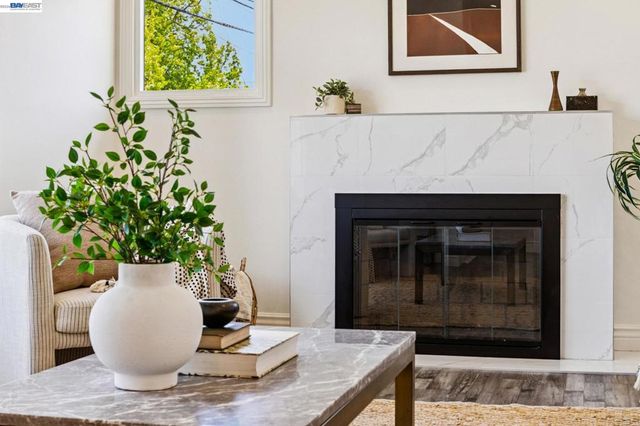1519 Saint Charles St, Alameda, CA 94501