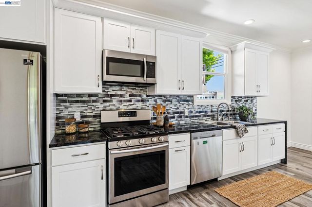 1519 Saint Charles St, Alameda, CA 94501
