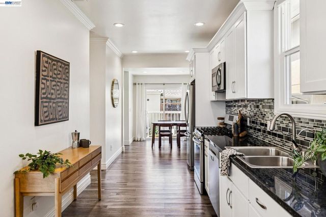 1519 Saint Charles St, Alameda, CA 94501