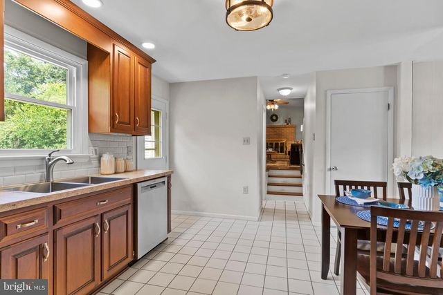 447 PAWNEE DR, Mechanicsburg, PA 17050