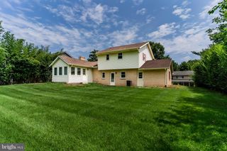 447 PAWNEE DR, Mechanicsburg, PA 17050