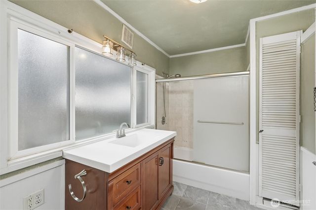 1215 S 10th Street, Mount Vernon, WA 98274