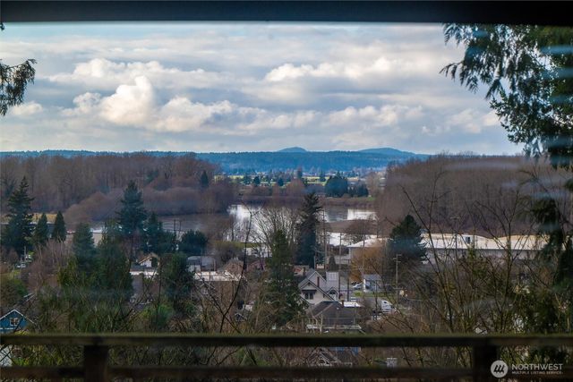 1215 S 10th Street, Mount Vernon, WA 98274