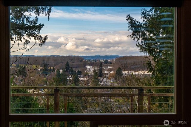 1215 S 10th Street, Mount Vernon, WA 98274