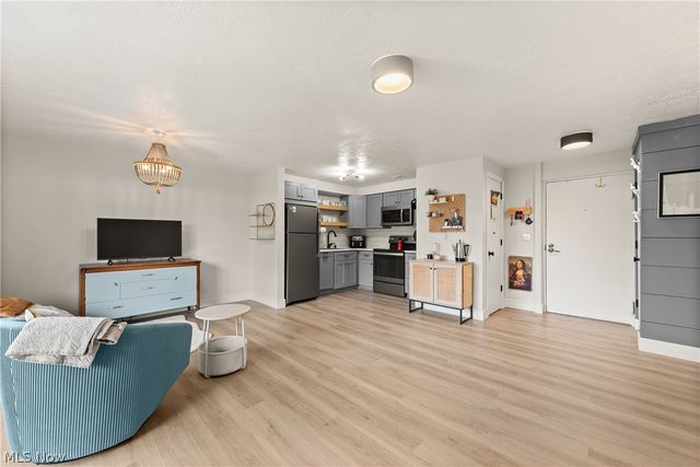10301 Lake Avenue 420, Cleveland, OH 44102