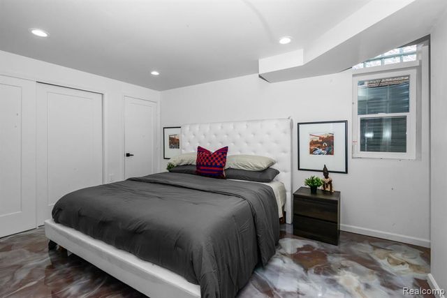 16615 Walcliff Drive, Clinton Township, MI 48035